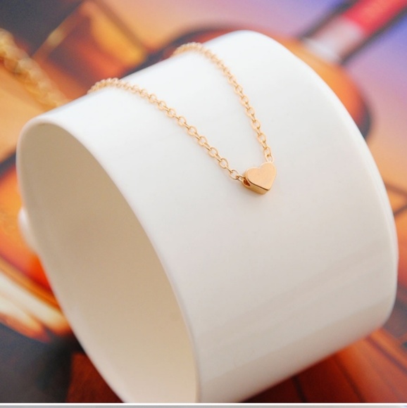 BOGO🌺 DAINTY GOLD HEART NECKLACE - Picture 2 of 3